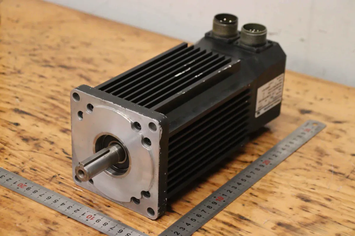 Reliance Electric H-4050-P-HOOAA Servomotor 1,86 kW 4000 U/min