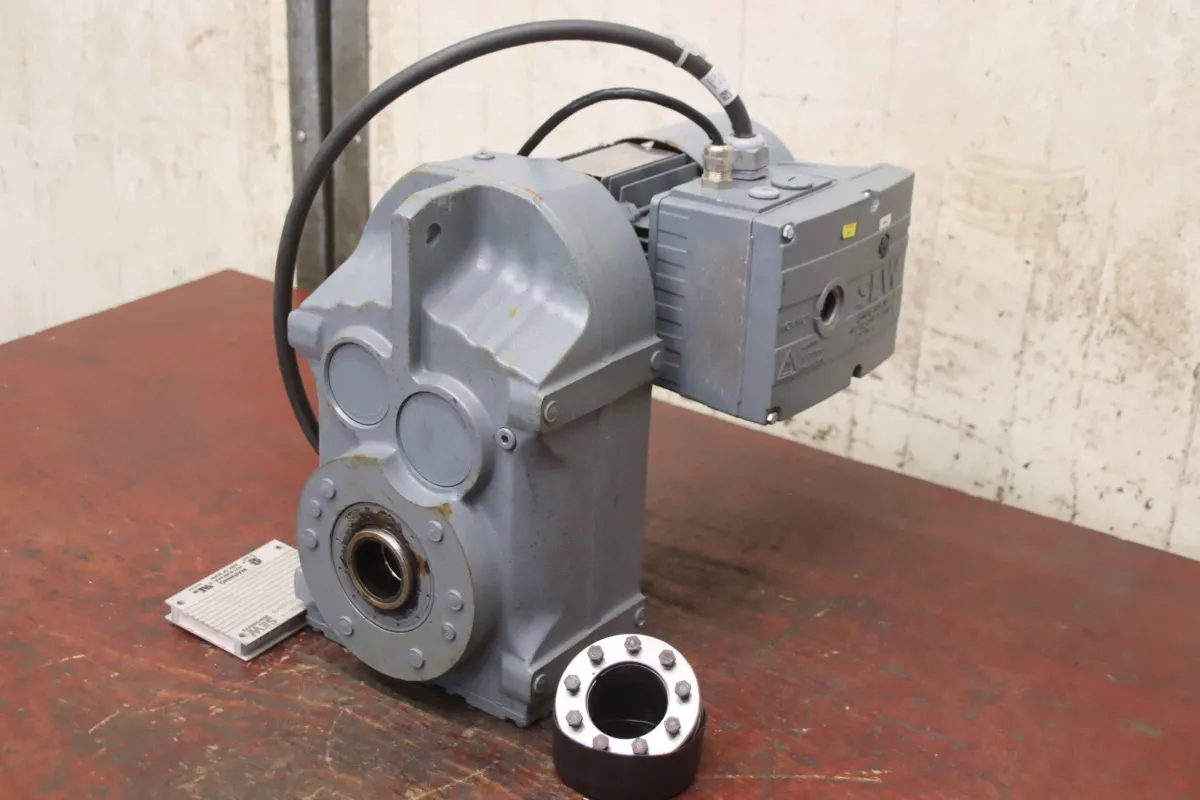 SEW-Eurodrive FH67BDT71D4/BMG/MM03/RA1A/KPF6 Getriebemotor 0,075/0,37 kW 1,2-6,1 U/min