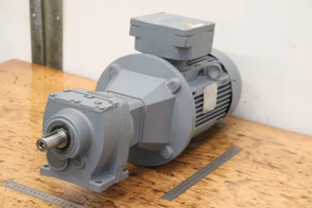 Keb Hew DEX100L/4K Getriebemotor 2,2 kW 350 U/min – RESALE