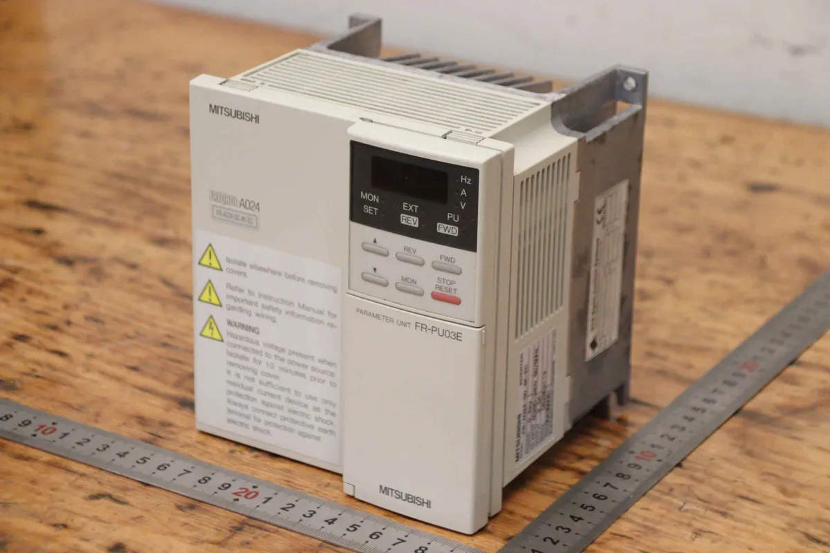 Mitsubishi FR-A024-SO.4K-EC FR-PU03E Frequenzumrichter 0,4 kW