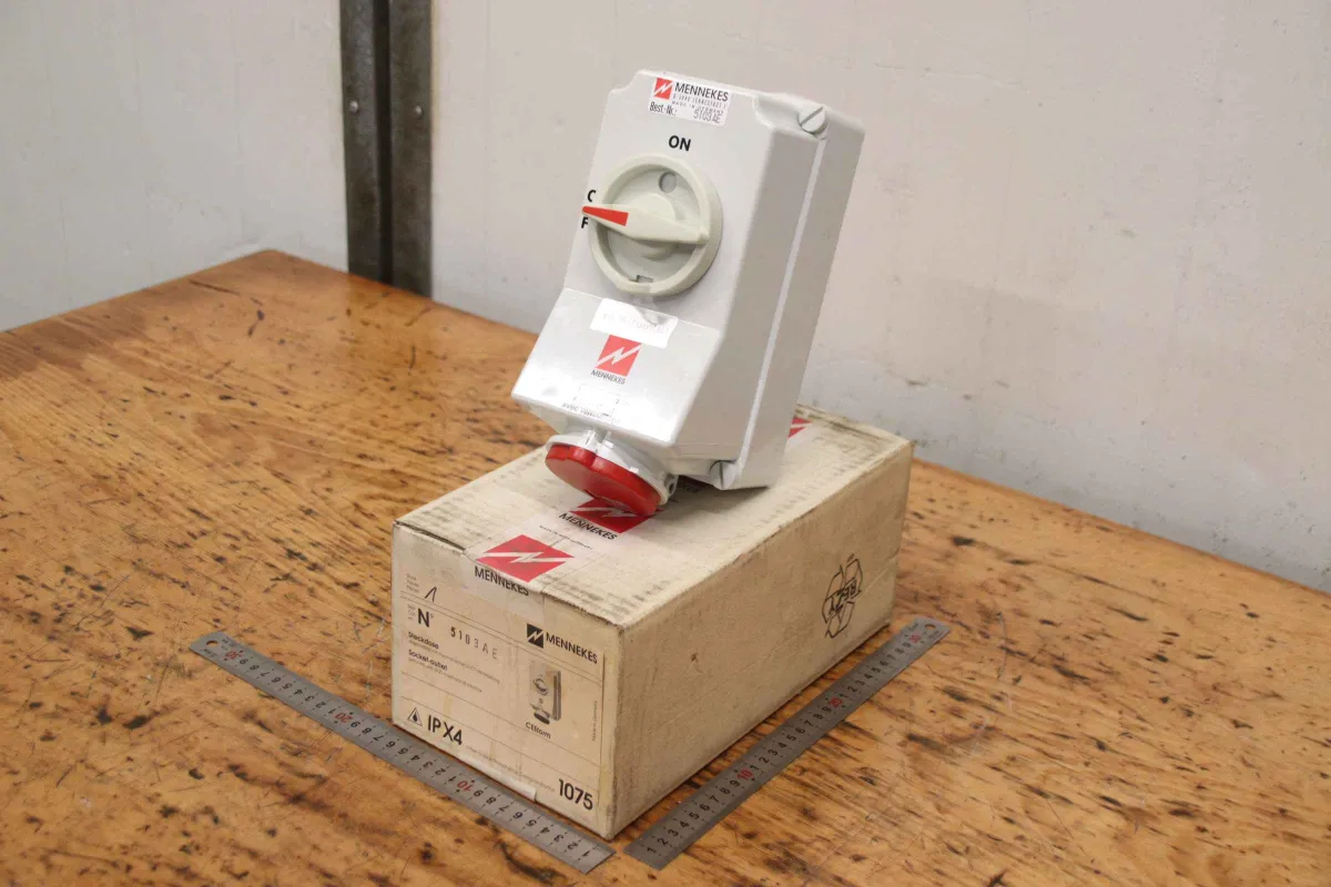 Mennekes 5103 AE 16A Wall socket