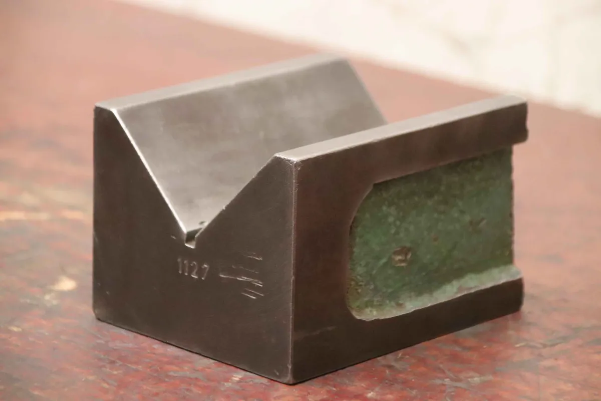 Guss 101/97/H67 mm Anreissprisma