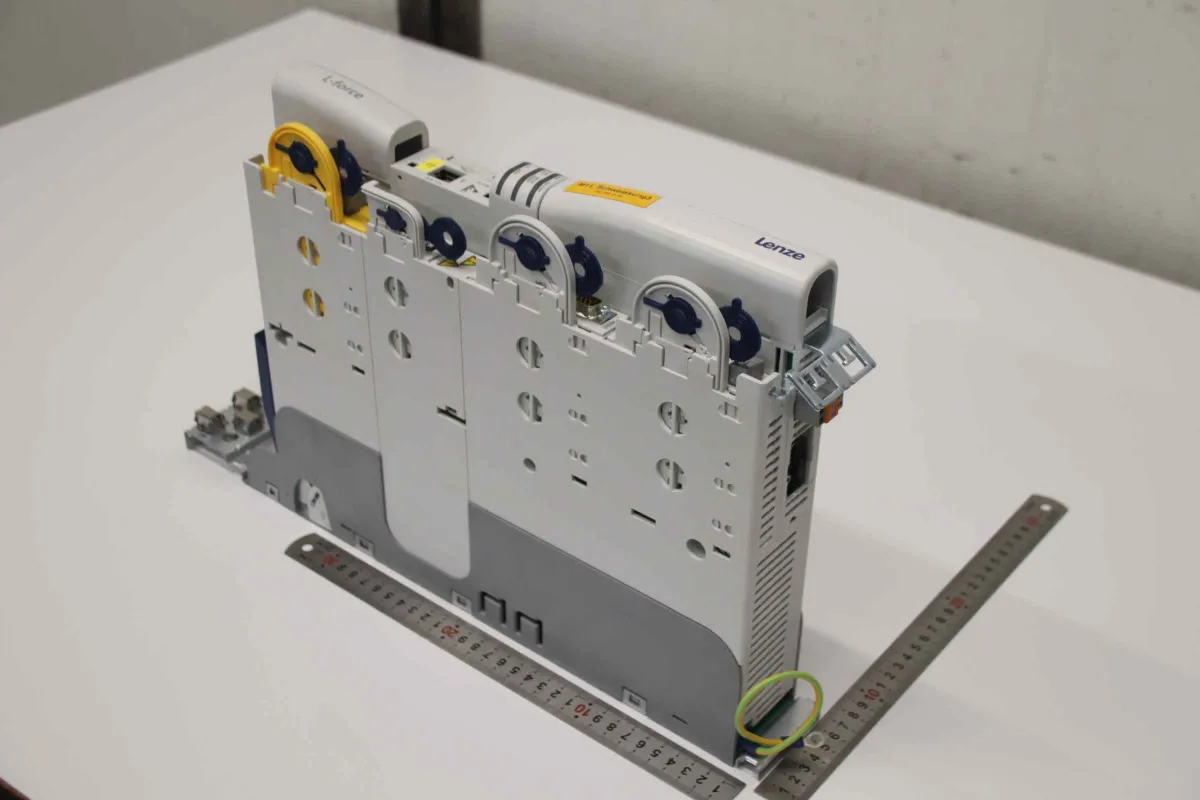 Lenze L-force E94AMHE0044 Multi Drive Servoumrichter