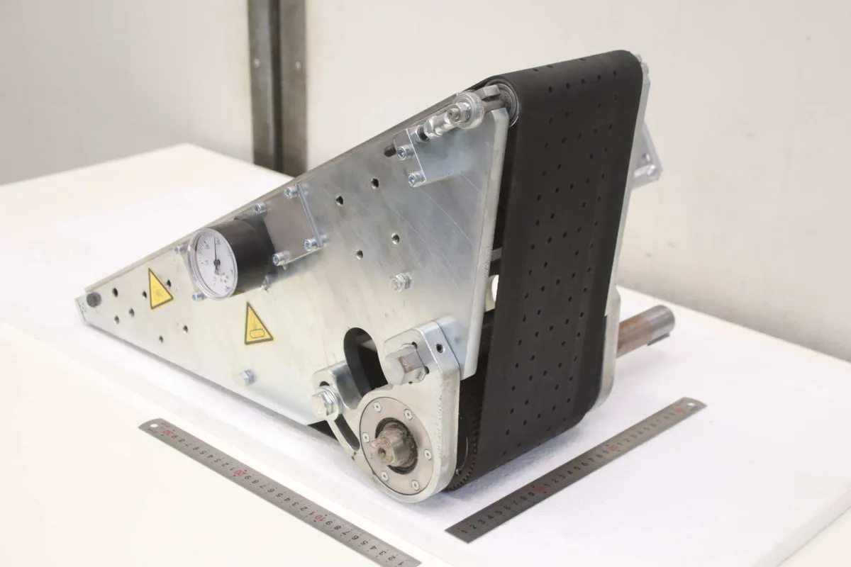 150 x 635 mm Förderband mit Vakuum-Teilfläche