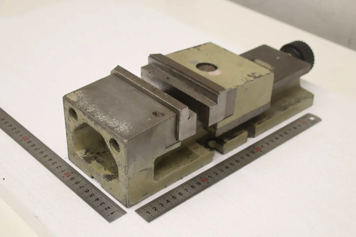 Spannweite 125 mm Maschinenschraubstock
