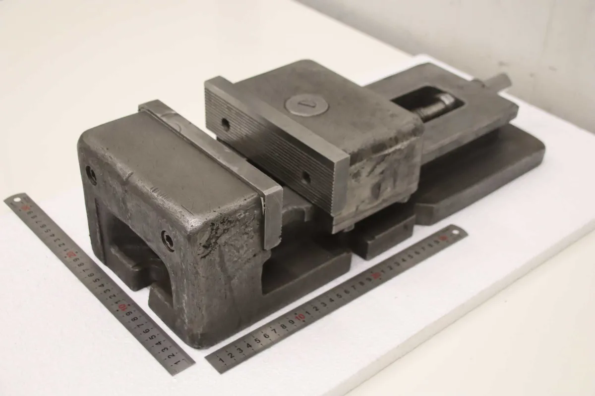 Spannweite 240 mm Maschinenschraubstock