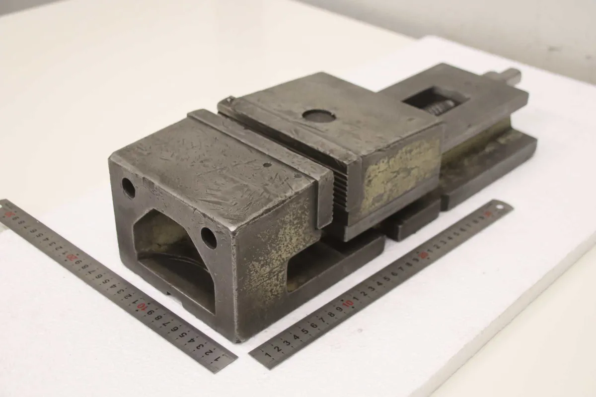 Spannweite 185 mm Maschinenschraubstock