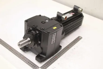 Lenze MCA 10140-RS0B0  G50BH121MVAR2C00 Servo-Getriebemotor 0,8 kW 92,7 U/min – RESALE