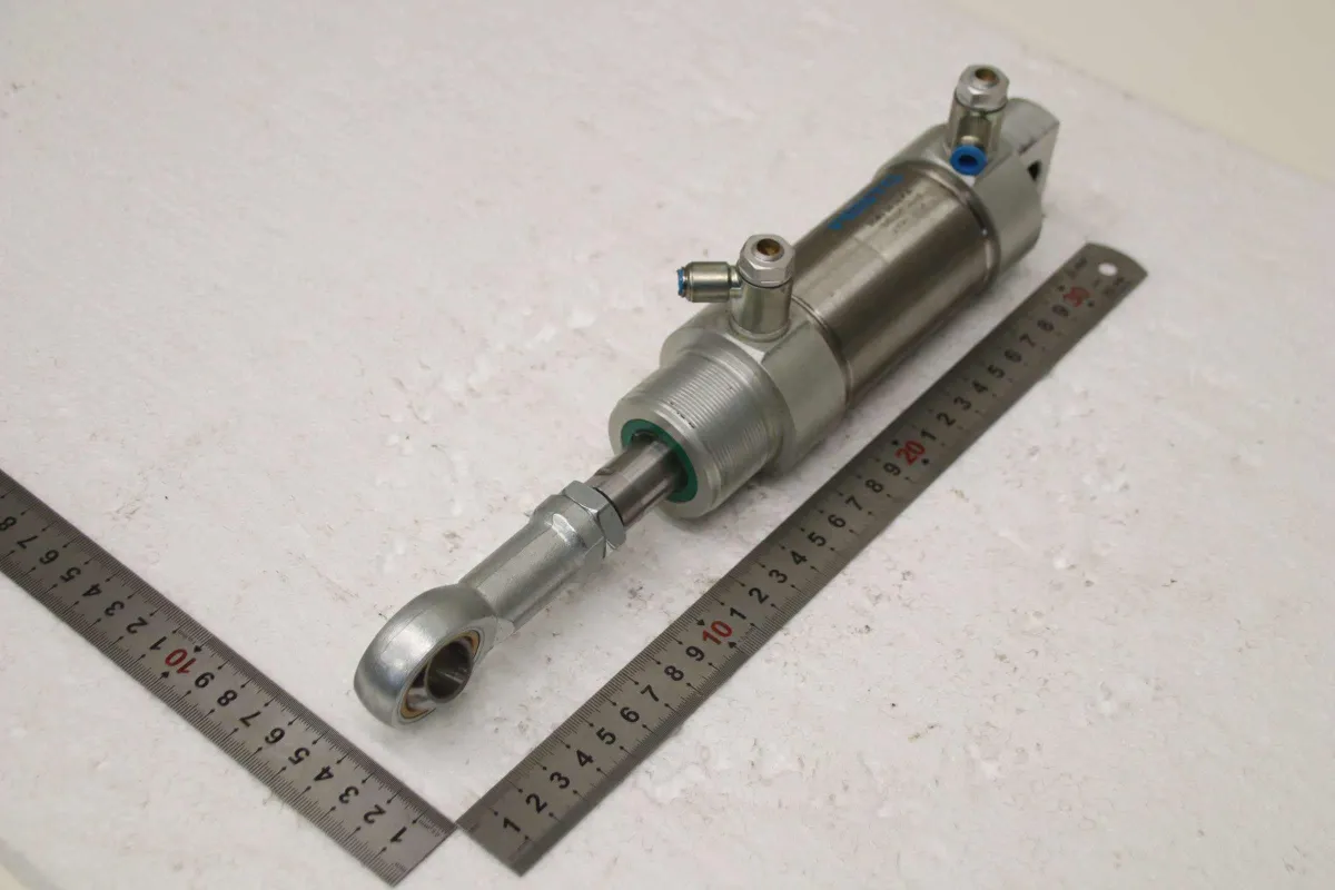Festo DSNU-50-50-P-A Hub 50 mm Pneumatikzylinder