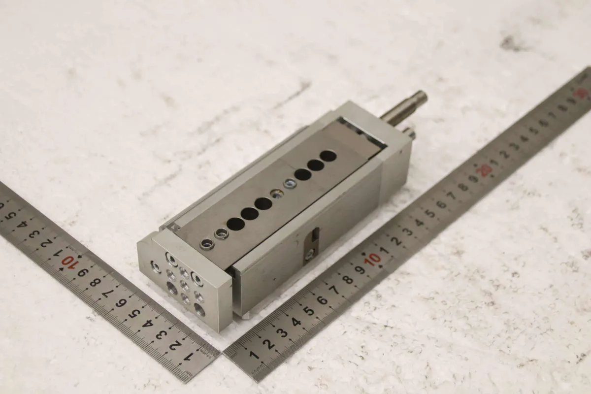 Festo DGSL-12-50-Y3A Hub 50 mm Linearantrieb Mini- Schlitten