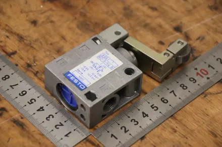 Festo 8991 RO-3-1/4 B Pneumatikventil Rollenhebelventil – RESALE