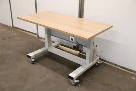 Vetron 1400/700/H810 mm Arbeitstisch elektrisch höhenverstellbar – RESALE