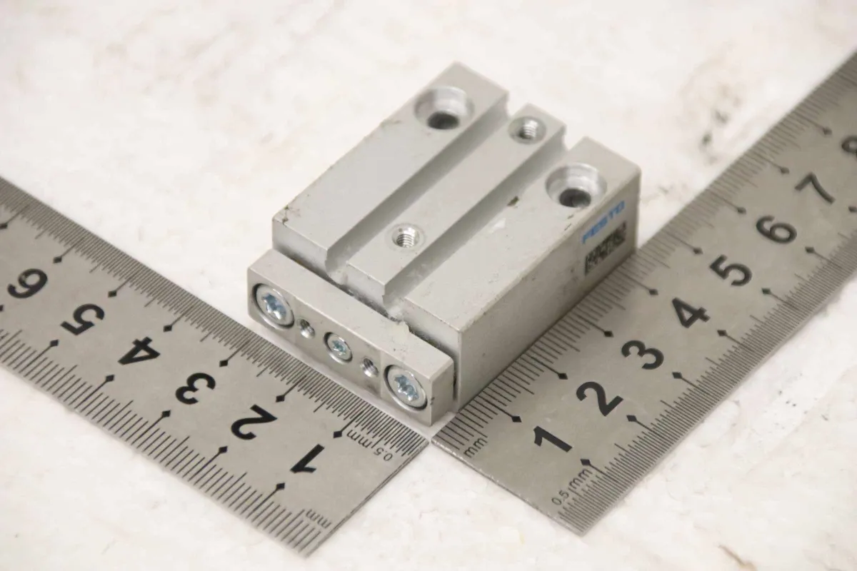 Festo DFM-10-20-P-A-GF 4154799 Führungszylinder