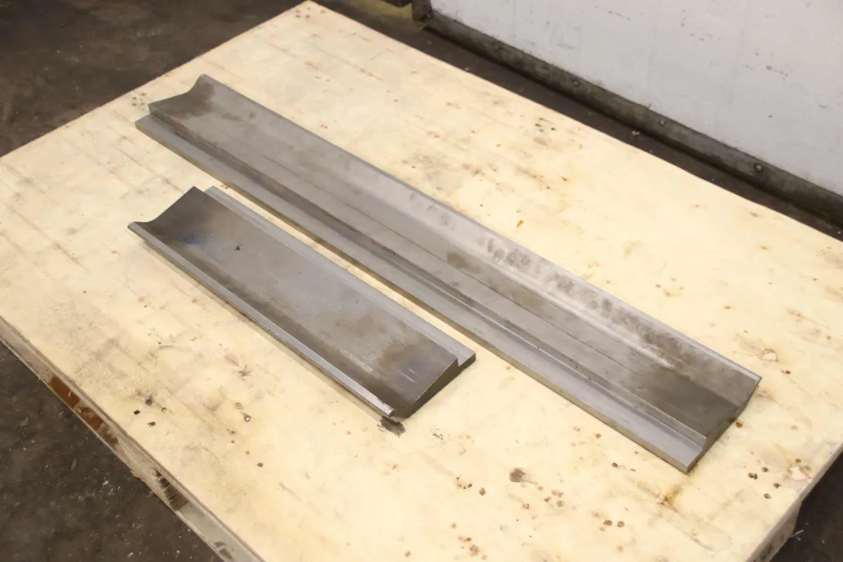 30/143 mm R4 Abkantwerkzeug geteilt 1500 mm