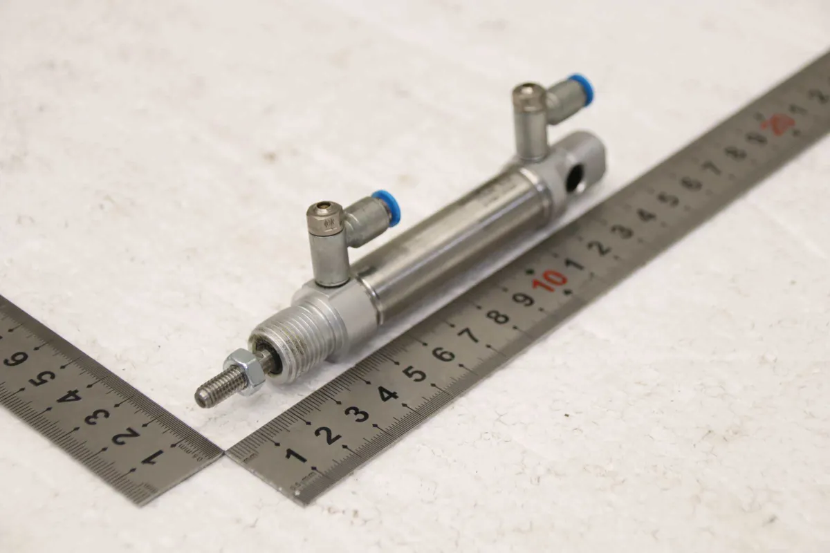 Festo DSNU-16-30-PPV-A Hub 30 mm Pneumatikzylinder