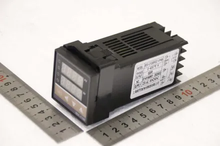 Oumefar REX-C100FK02-V Temperaturregler – RESALE