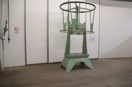Neher SPPG-40/100 Spindelpresse 40 ton – RESALE