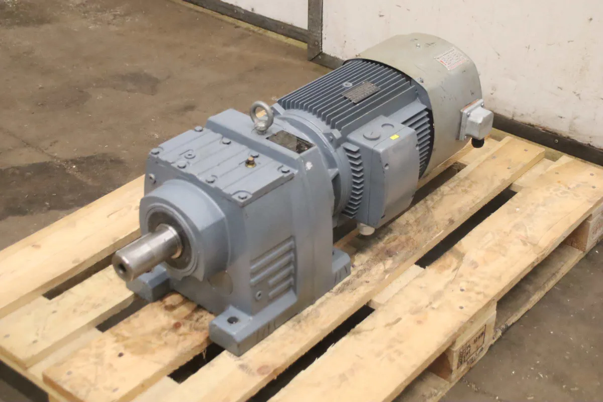 LAI-JI LR87/D132S4/47.58/M1/270 Getriebemotor 5,5 kW 30,5 U/min