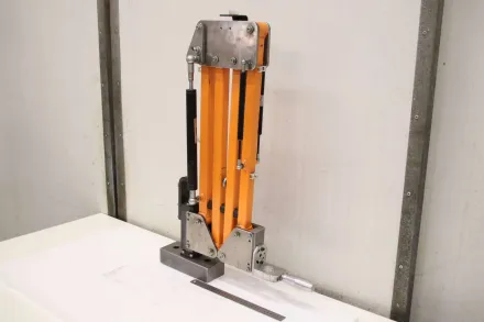 Aufnahme Ø 36 mm Parallel Gelenksystem für Gewindeschneidmaschine – RESALE