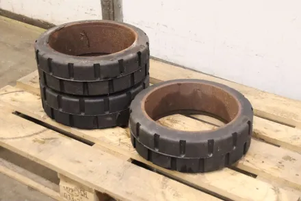 Renger 410x305x130 Vollgummi Reifen 3 Stück – RESALE