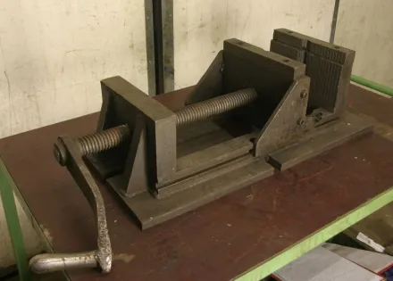 Stahl Typ 310/495 Maschinenschraubstock – RESALE