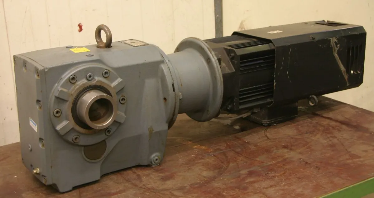 Baumüller SEW DSOG 100-M Drehstrom-Synchronmotor