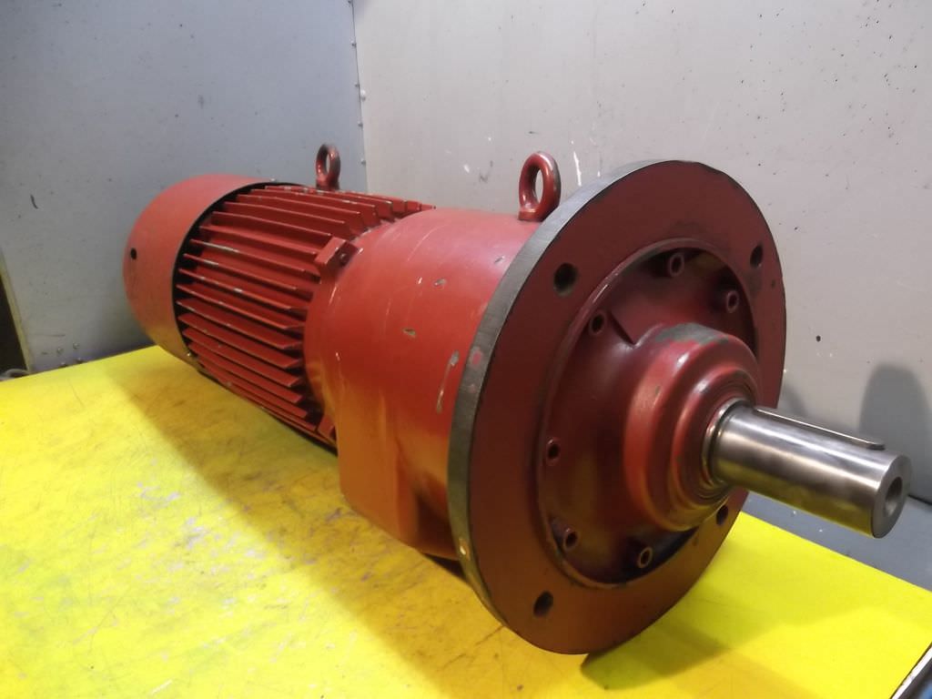 SEW RF83WD132ML Getriebemotor 2,2/5,5 kW 36/144 U/min
