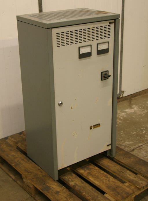 DETA E22G24/63 Ladegerät für Stapler
