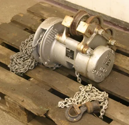 Cm Serie 648 Hand-Kettenzug mit Fahrwerk – RESALE