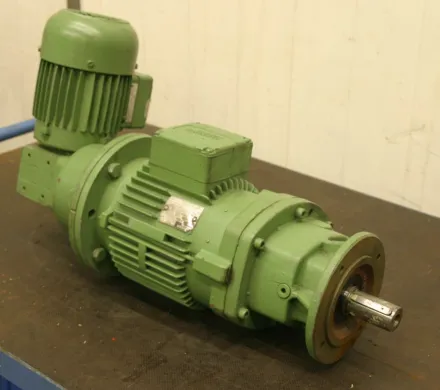 Flender ZF20-090SP/2U Getriebemotor 0,16/3 kW 7,1/320 U/min – RESALE