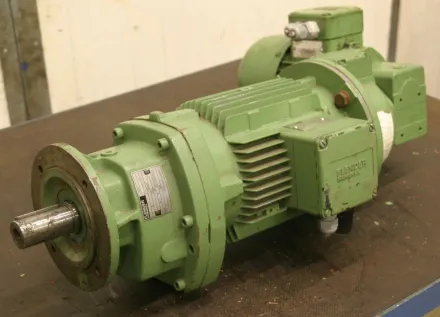 Flender ZF20-090SP/2U Getriebemotor 0,16/3 kW 7,1/320 U/min – RESALE