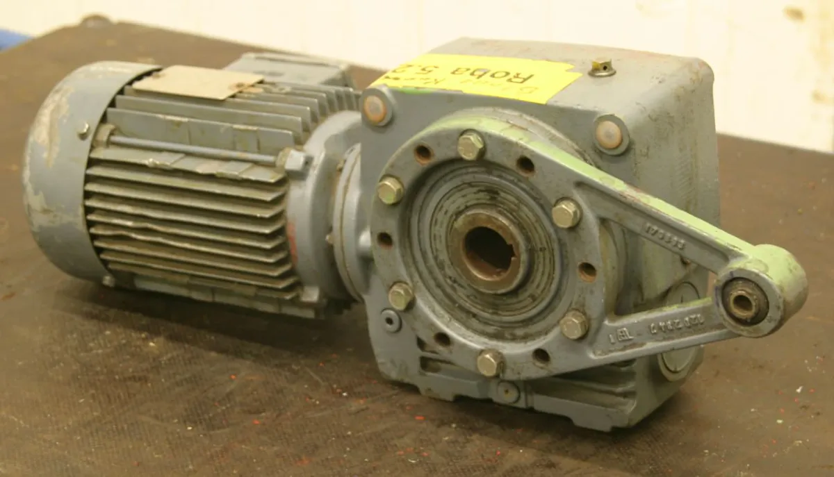 SEW EURODRIVE SA52T DT80M4 Getriebemotor 0,37 kW 15 U/min