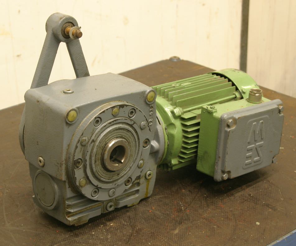 SEW EURODRIVE SA52TDT 80N-4 Getriebemotor 0,37 kW 16 U/min