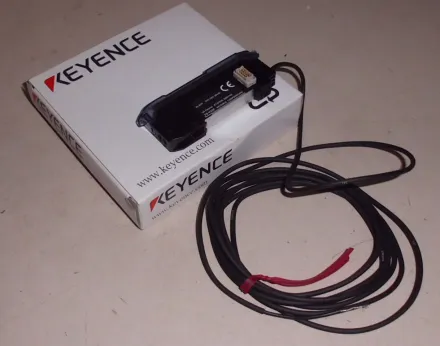 Keyence FS-V32P Lichtleitersensor mit digitalen Sensor – RESALE