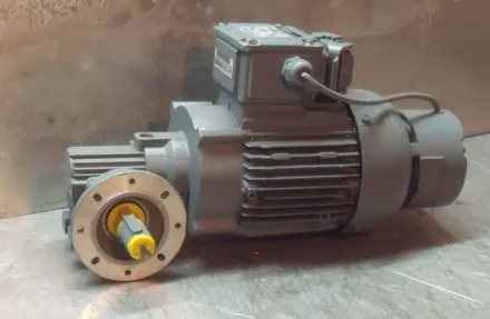 Bauer BS03-37V/D08SA4-TOF-ST-K Getriebemotor 0,37 kW 140 U/min – RESALE