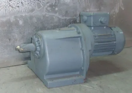 Bauer G13-10/DK 64-163 L-CS Getriebemotor 0,18 kW 16,2 U/min – RESALE