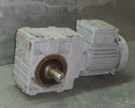 Lenze BG20Z-11 Getriebemotor 0,18 kW 6,8 U/min – RESALE