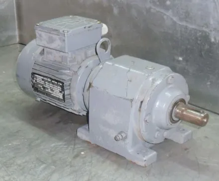 Sew Eurodrive R43 DT71D4TF Getriebemotor 0,37 kW 62 U/min – RESALE