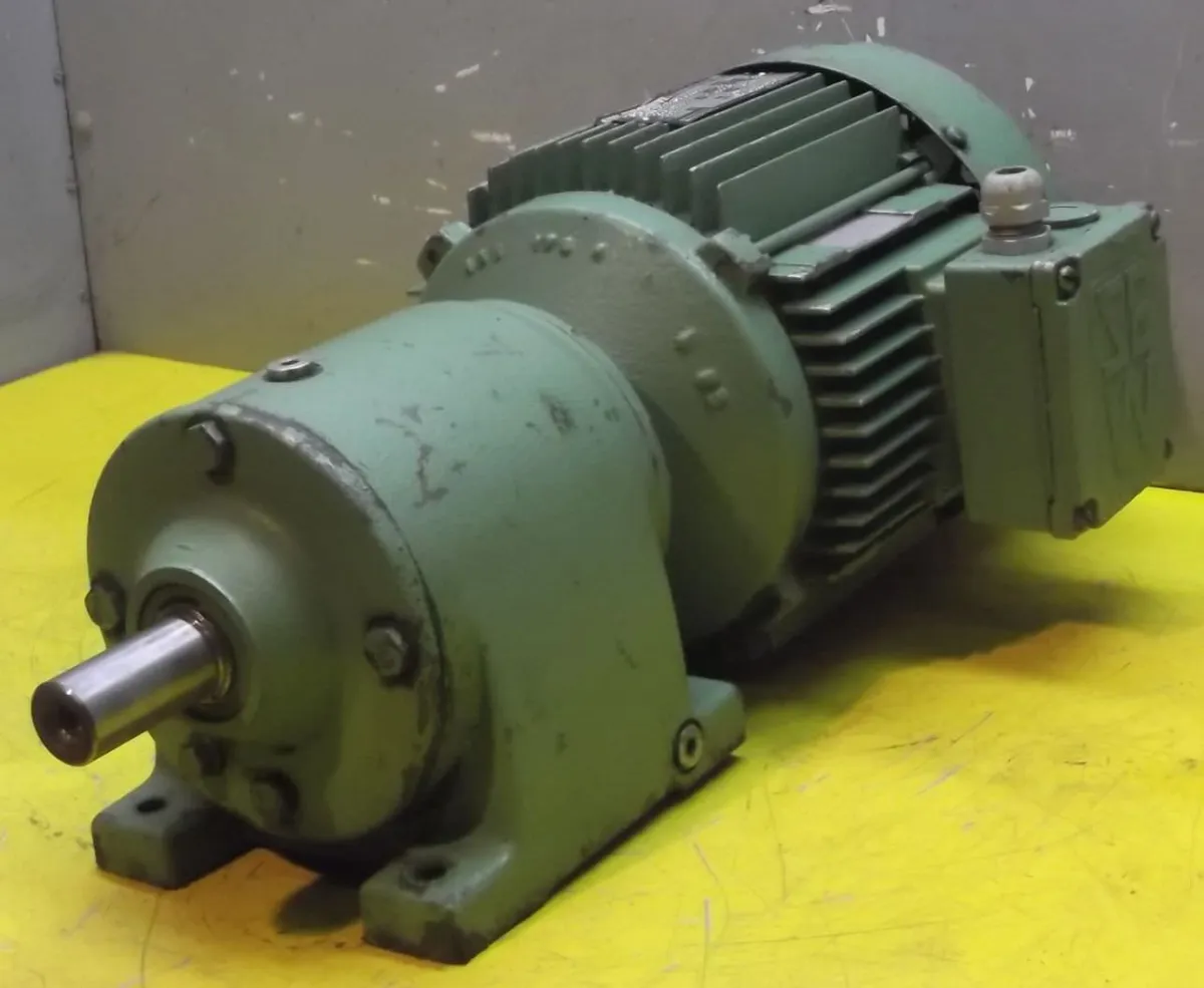 SEW Eurodrive R40DT90S-4 Getriebemotor 1,1 kW 47 U/min