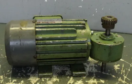 Lenze 43.551.30.3.3.5 Getriebemotor 0,1 kW 150 U/min – RESALE