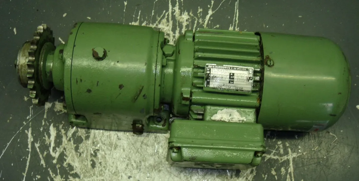 SEW EURODRIVE R42WD/1D4BS Getriebemotor 0,37 kW 186 U/min