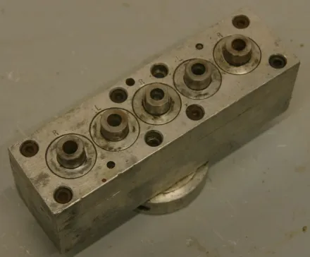 Nottmeyer 32 Lochabstand Mehrspindelkopf 5 Bohrer – RESALE