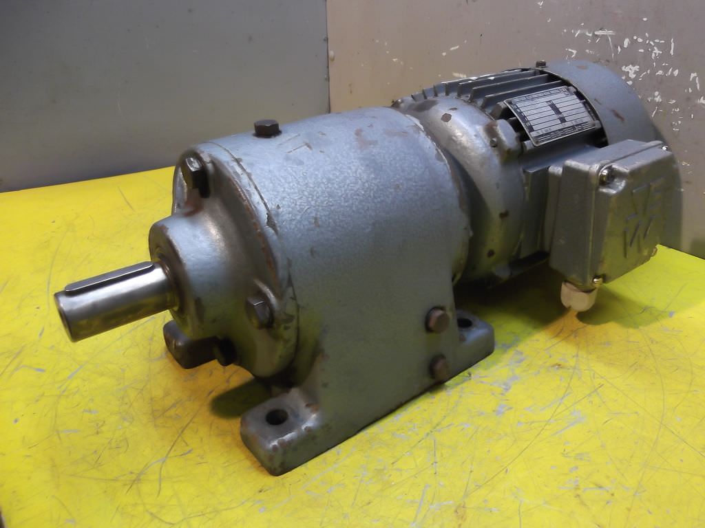 SEW Eurodrive R52W D90S-4 Getriebemotor 1,1 kW 103 U/min