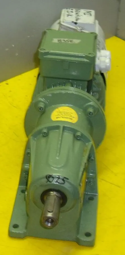 Lenze 43.550.64026 Getriebemotor 1,1 kW 320 U/min – RESALE