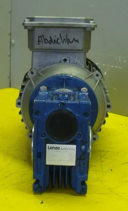 Lenze MDERA080-32 Getriebemotor 0,75 kW 284 U/min – RESALE