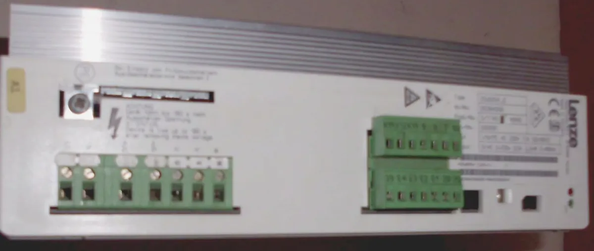 Lenze 33.8204 E Frequenzumrichter 2,2 kW