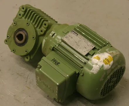 Lenze MDERAXX 071-31 Getriebemotor 0,55 kW 189 U/min – RESALE