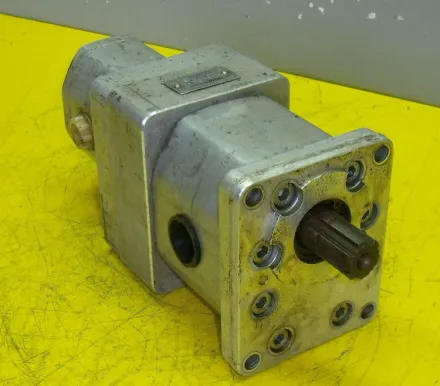 Orsta C10-2R TGL10859 Doppelte Hydraulikpumpe – RESALE