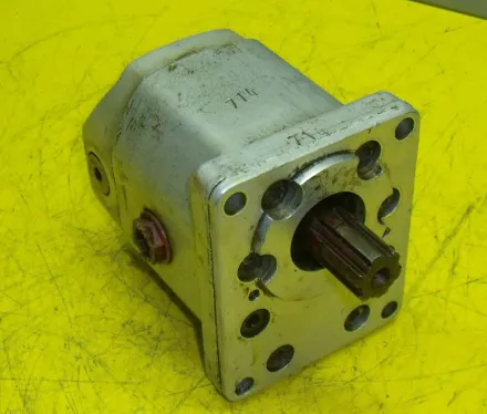 Orsta 8 TGL 10860 Hydraulikpumpe – RESALE