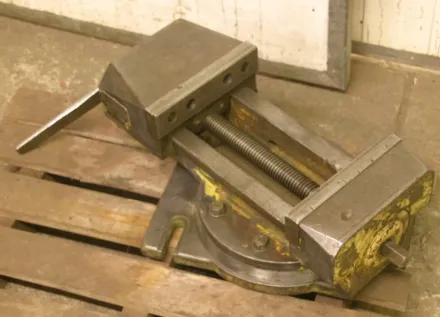 Stahl Typ 250/310 Maschinenschraubstock – RESALE
